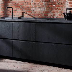 samenwerking eikmeester kokbeton zwart hout keuken