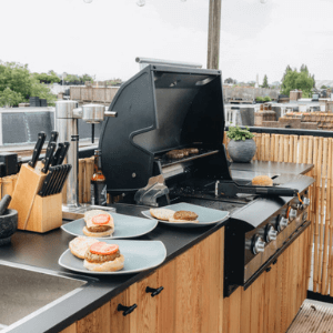 kokbeton houtdoor buitenkeuken