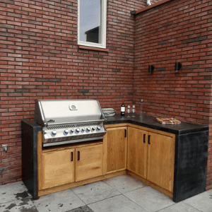 kokbeton houtdoor buitenkeuken